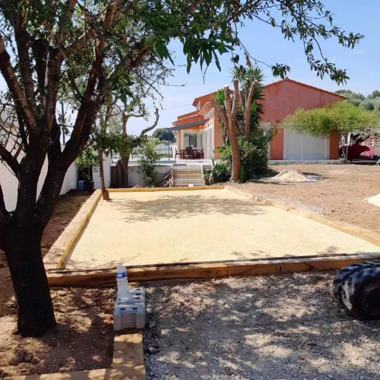 Création de pétanque dans une cour d'immeuble, Six-Fours-Les-Plages, Environnement Services