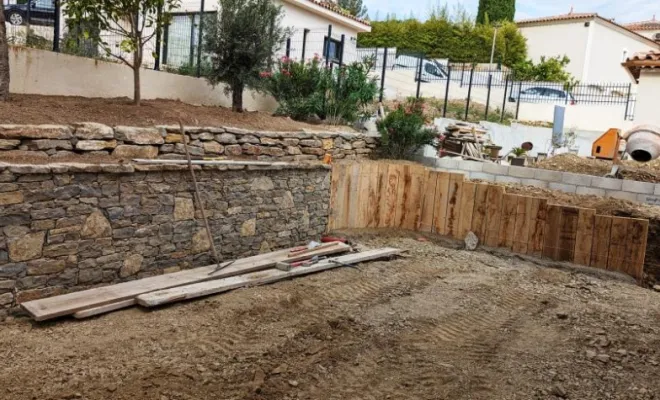 Mur en pierres bâties à Bandol