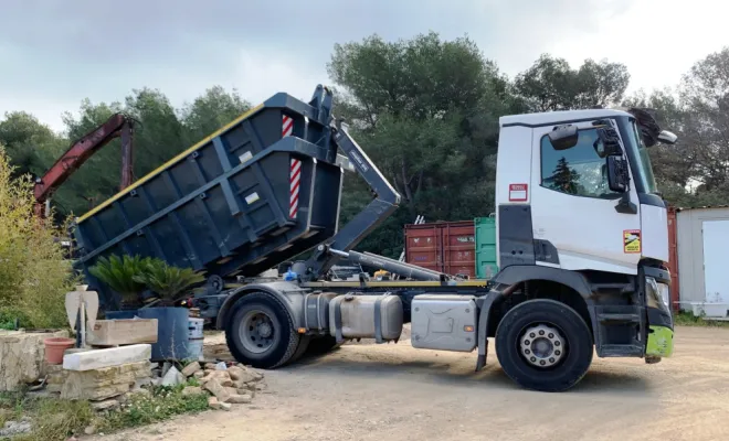 Bennes de 8 m3 avec camion ampliroll